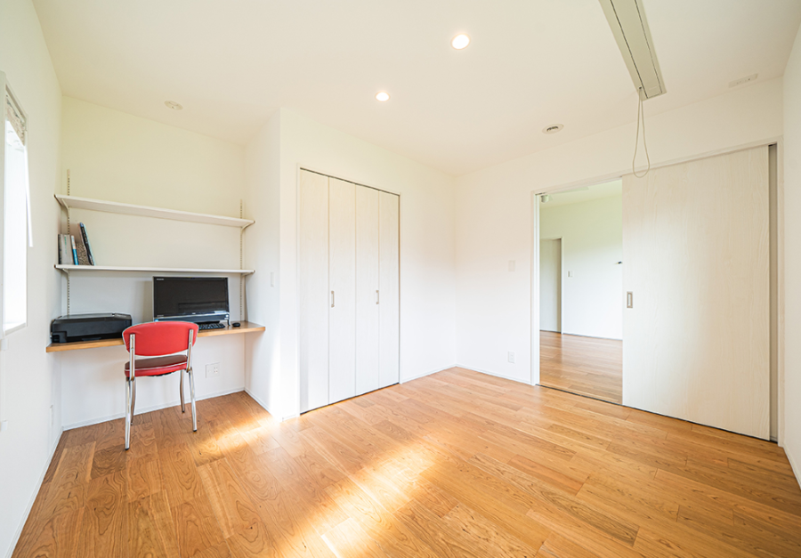 空間を縦に使う賢い子供部屋の収納計画