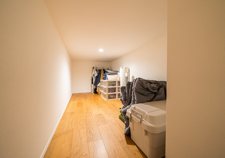固定階段付き小屋裏収納で安全性と利便性の両立