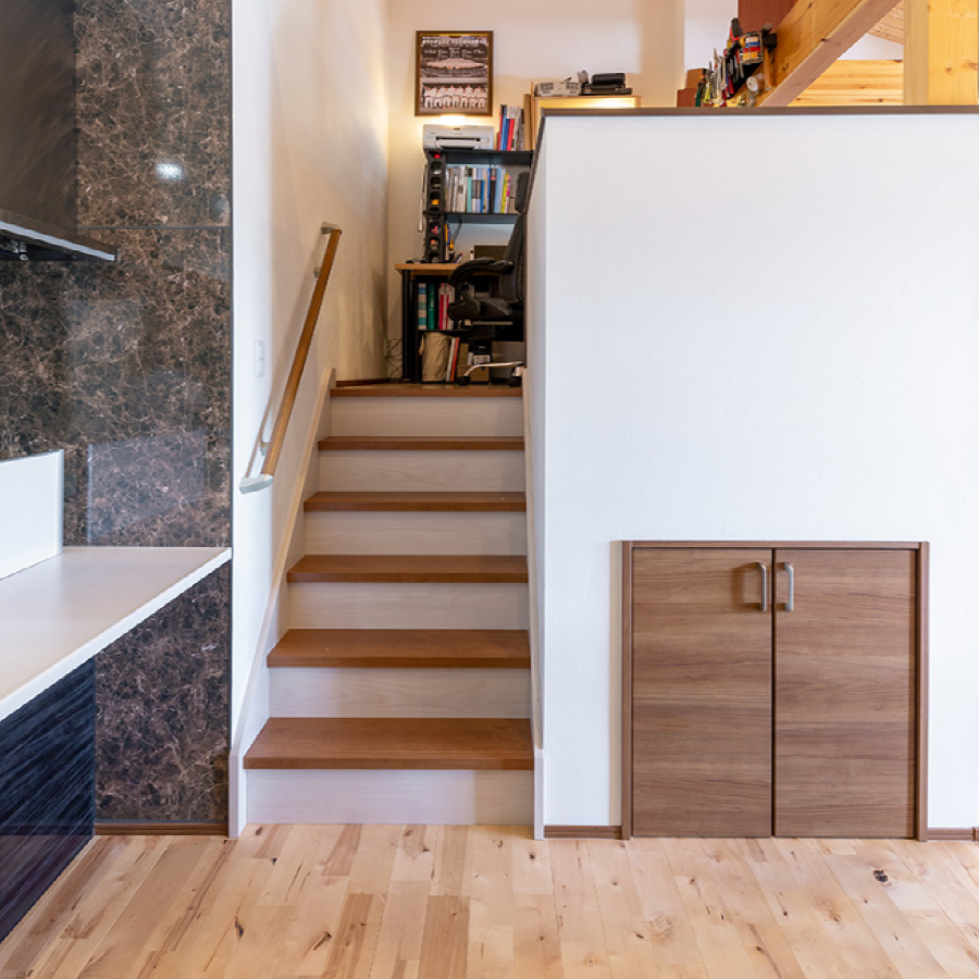 高さを味方に・2.4畳の浮遊する書斎