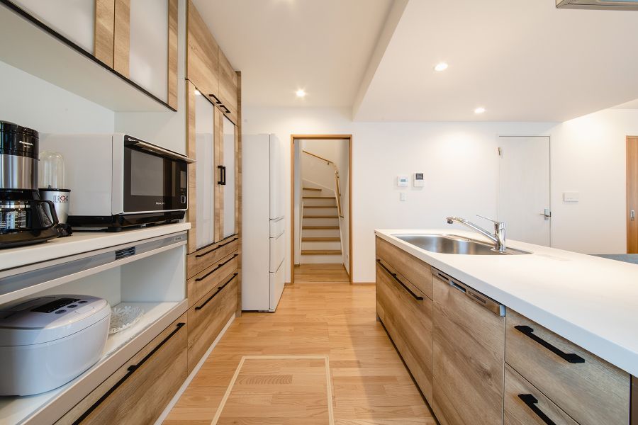 実例1：6人家族が心地よく暮らす、完全同居型の二世帯住宅