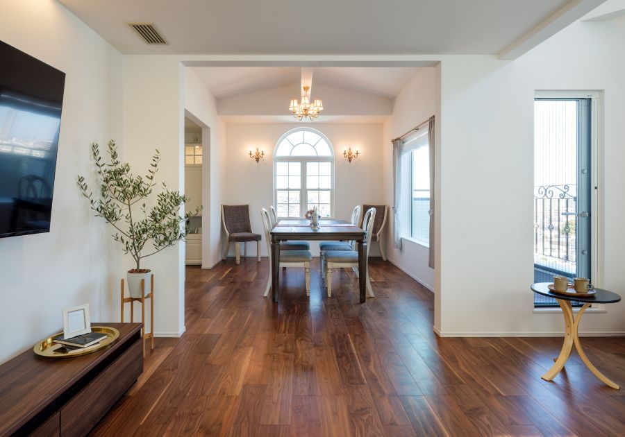 実例2：暮らしが華やぐ、上質感あふれる二世帯住宅